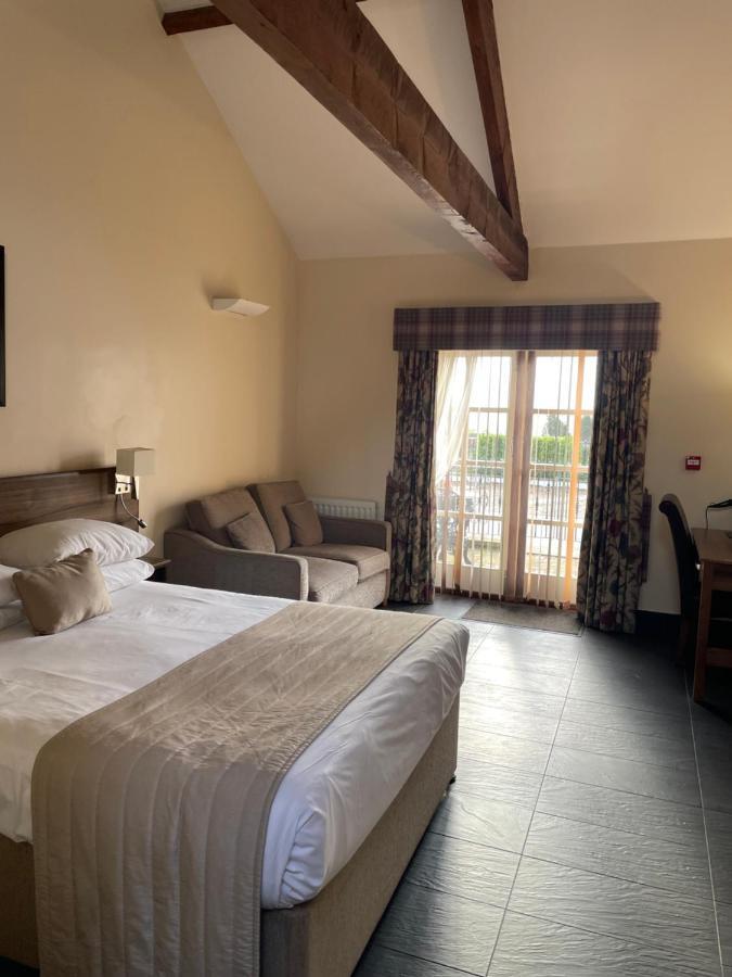 Kings Croft Hotel Понтефракт Екстер'єр фото