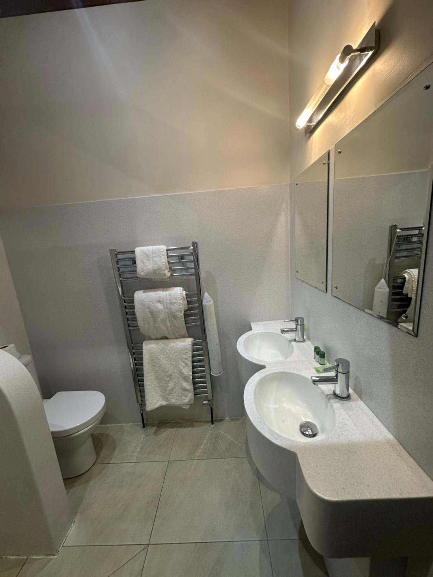 Kings Croft Hotel Понтефракт Екстер'єр фото