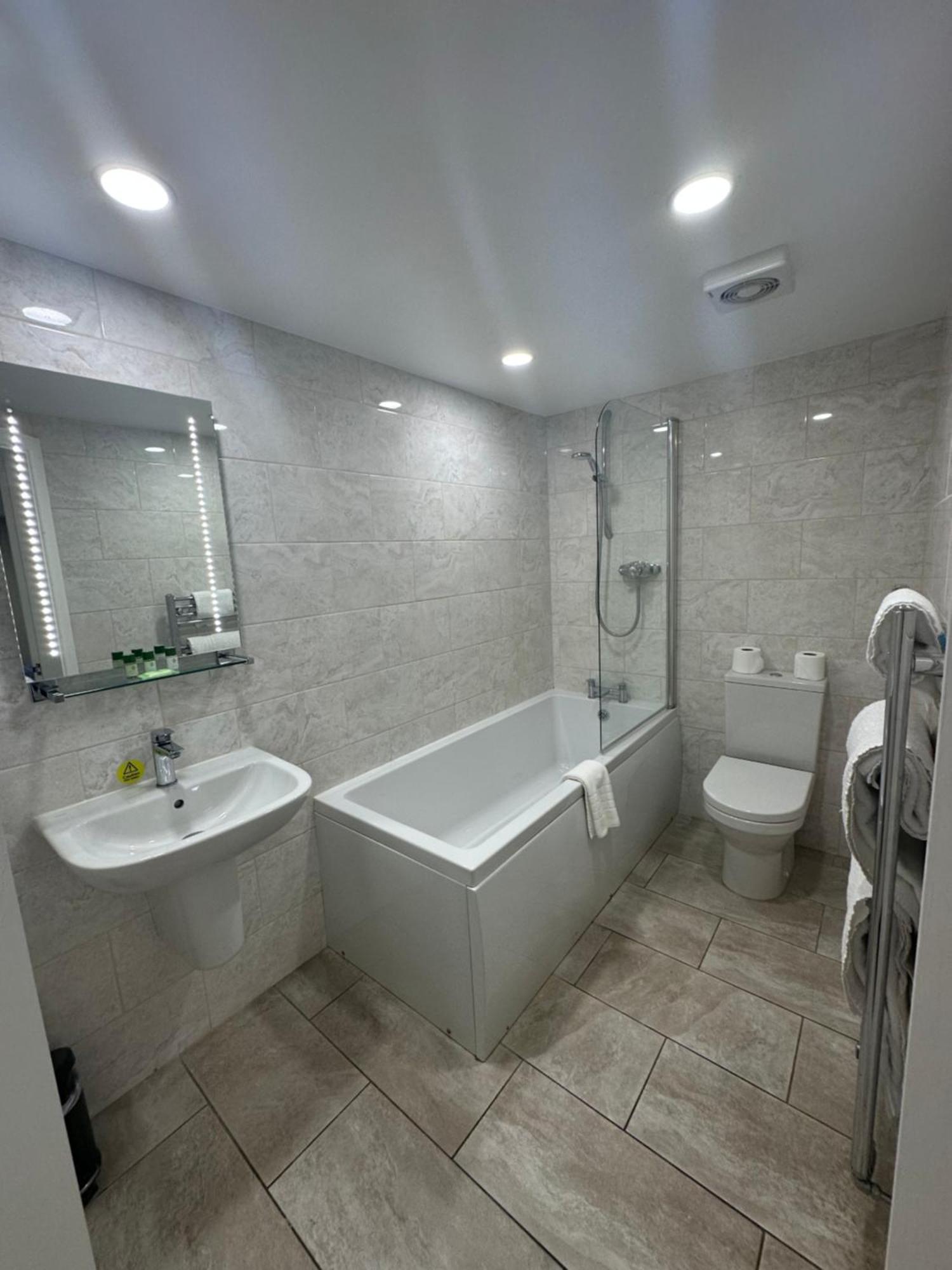 Kings Croft Hotel Понтефракт Екстер'єр фото