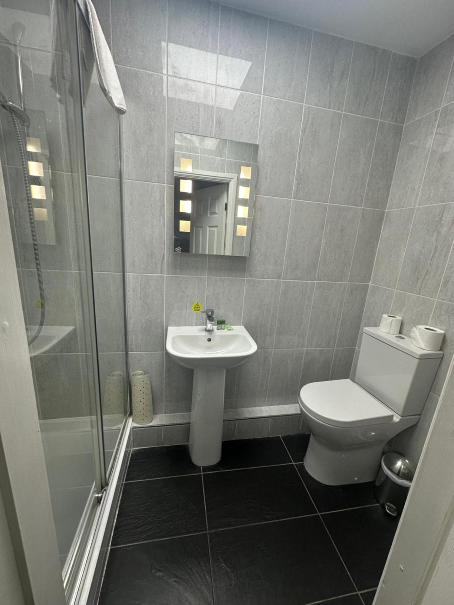 Kings Croft Hotel Понтефракт Екстер'єр фото