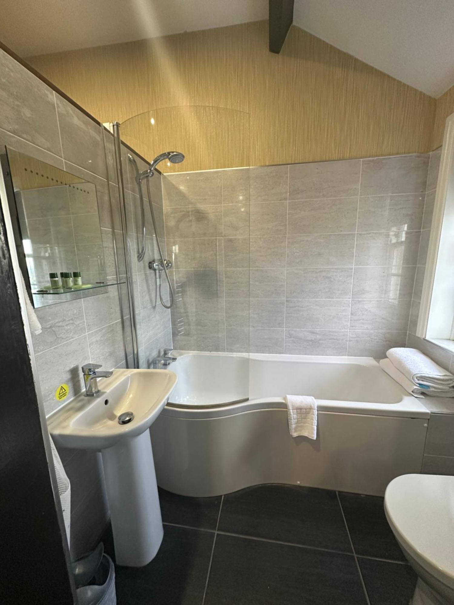 Kings Croft Hotel Понтефракт Екстер'єр фото